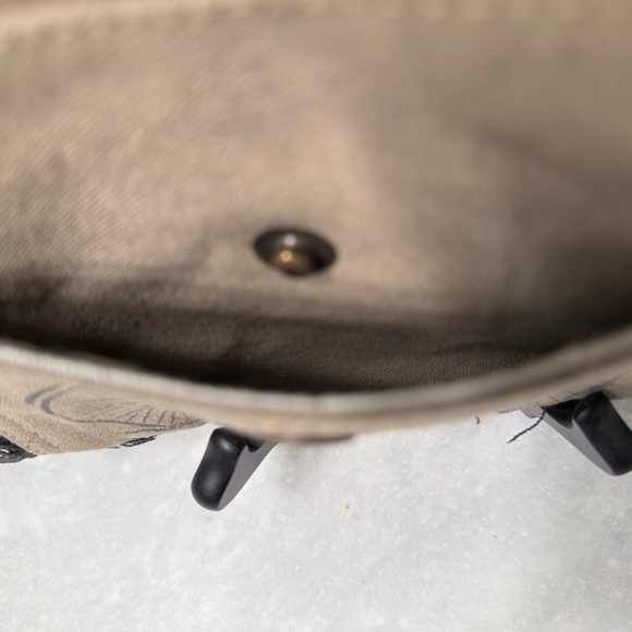 Canvas Bicycle Print Wristlet - Picture 3 of 6